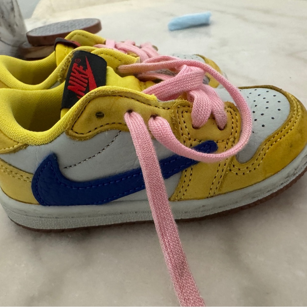 Nike Kids Yellow and Blue Sneakers with Pink Laces